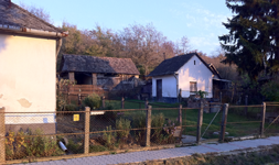 Low-cost house for sale - close to the Lake Balaton, next to Siófok in Bedegkér, in an idyllic village peasant's house in good condition 